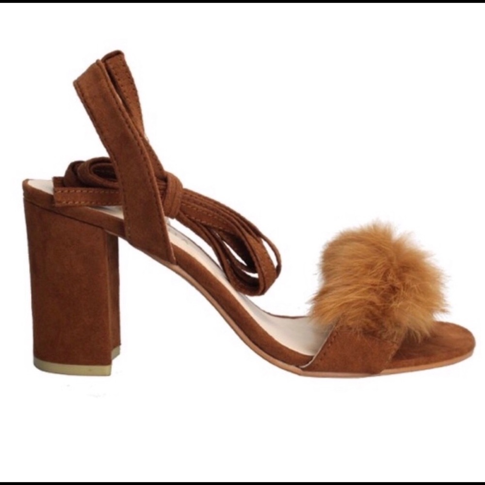 NIB Puffy Lace up Ankle Chunk Heel Comfy